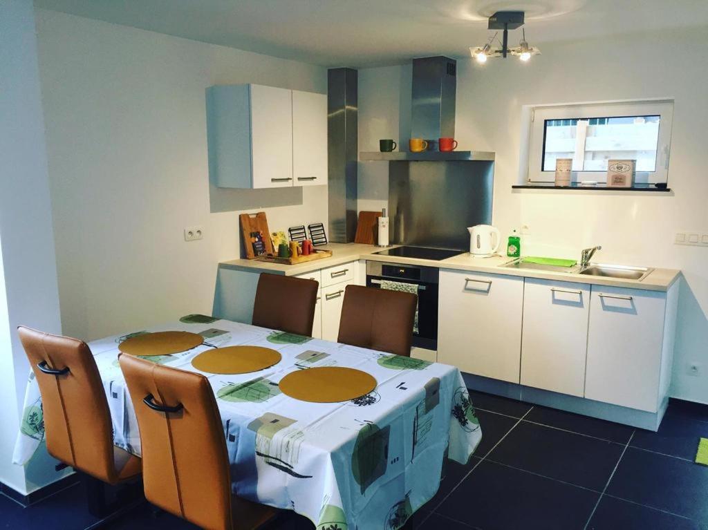 Appartement Duplex pour 3-4 personnes à Ciney Extérieur photo